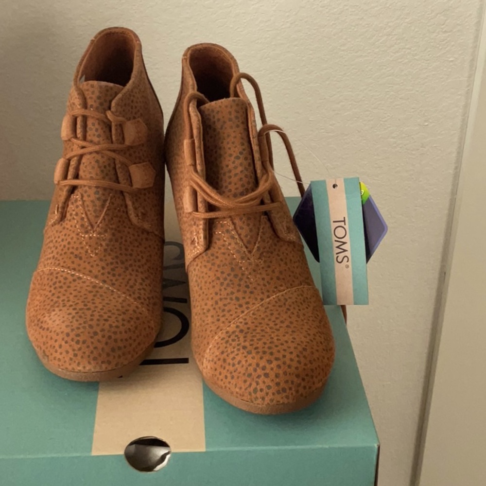 Women’s 7.5 Toms Kala boot